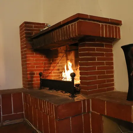 Spacious With A Fireplace Appartamento